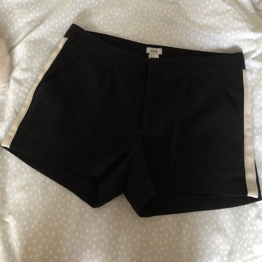 Forever 21 black shorts size 26
